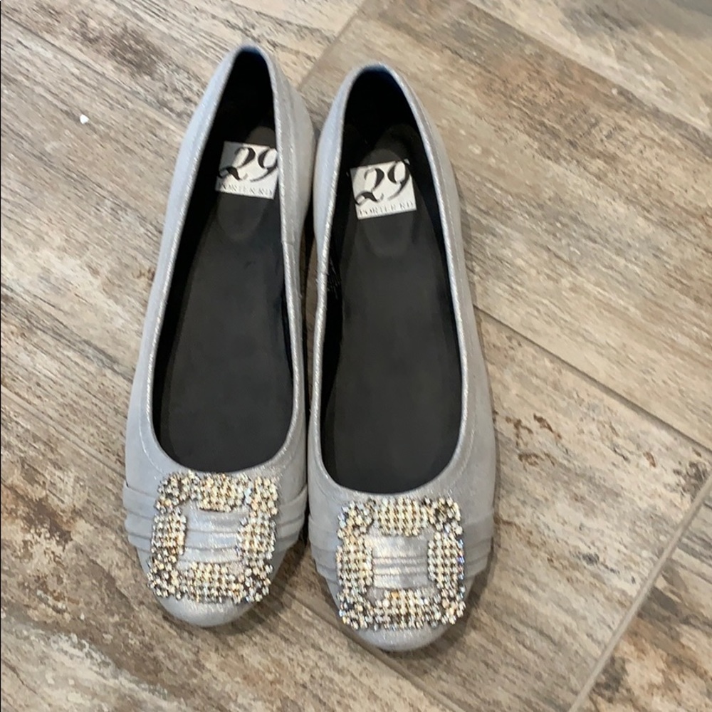 29 porter rd flats silver size 10